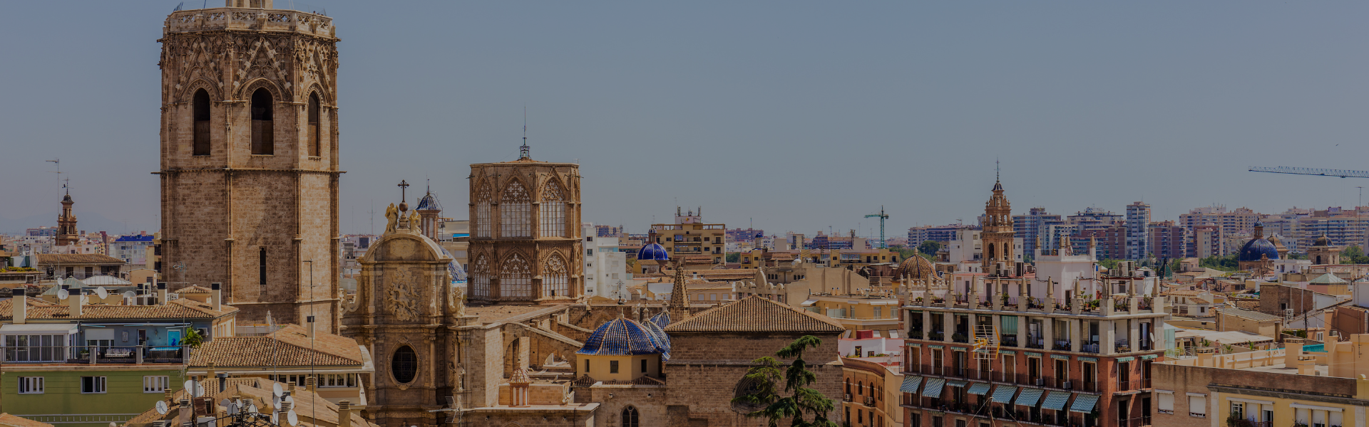 Paisaje urbano del skyline de Valencia.