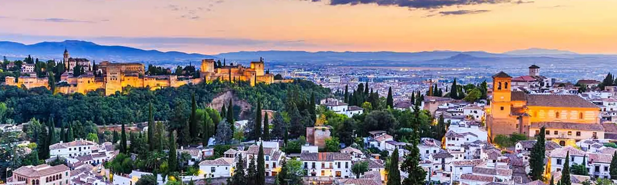 Vista de la ciudad de Granada desde el Albaicín. Con la Alhambra de fondo.