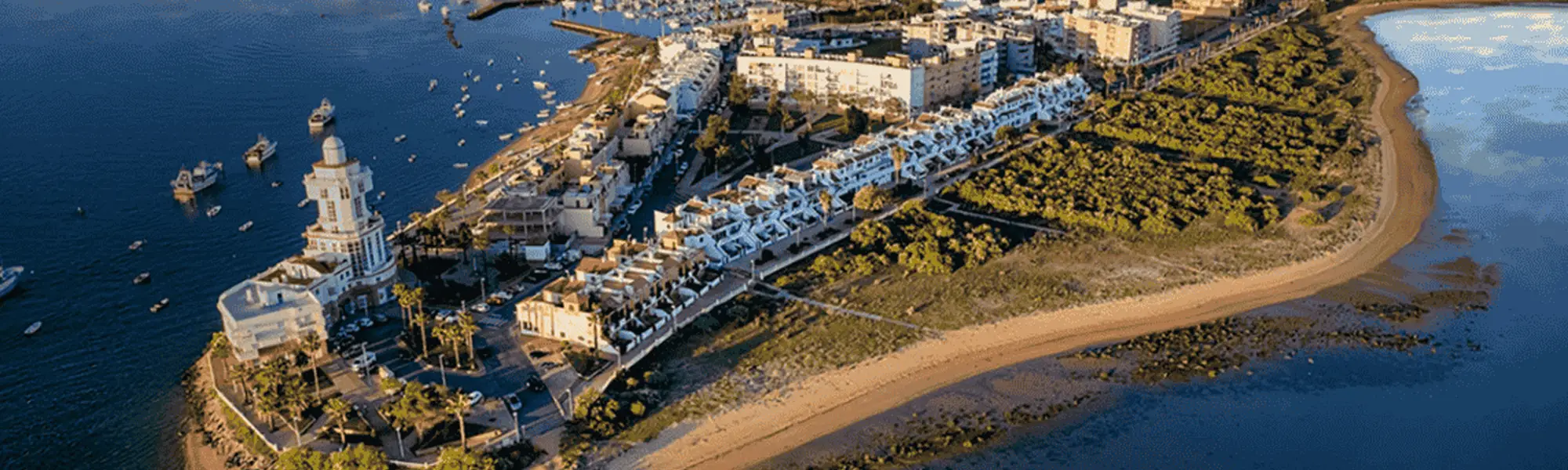 Paisaje de faro en provincia de Huelva.