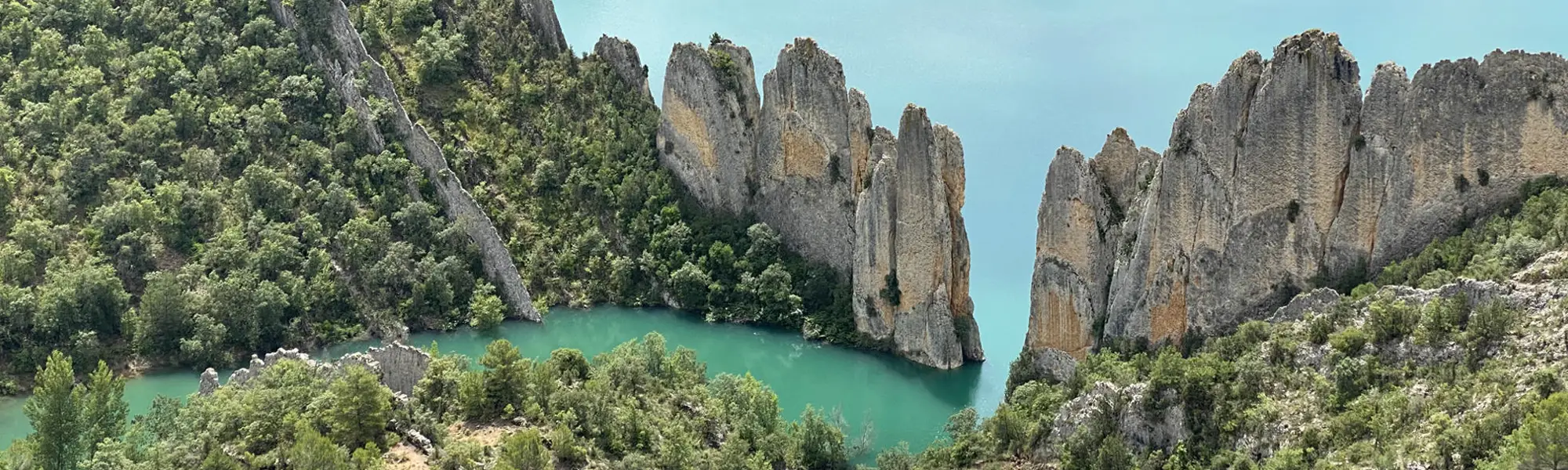 Paisaje de Finestres en el embalse de Canelles en la provincia de Huesca.