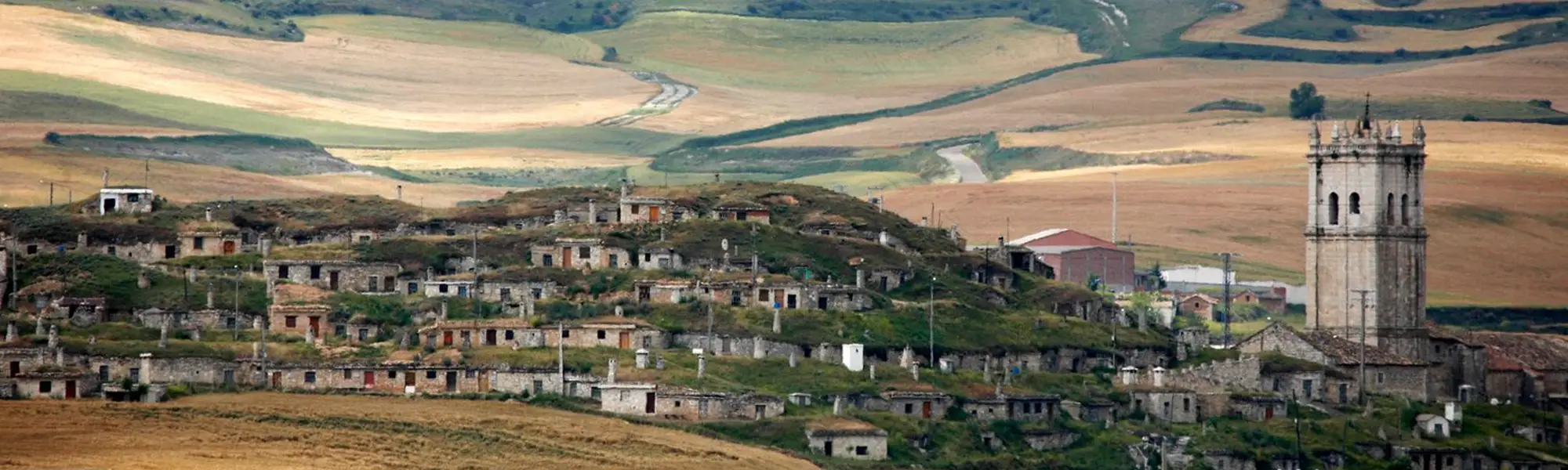 Fregadoras en Palencia. Paisaje de pueblo en la provincia de Palencia.