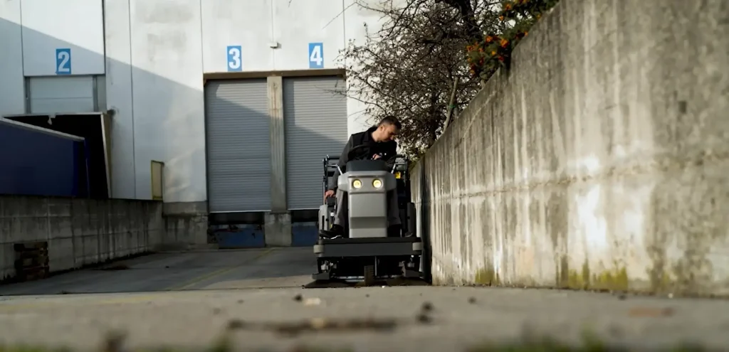 Detalle de barredora industrial bhior BS1300HXL