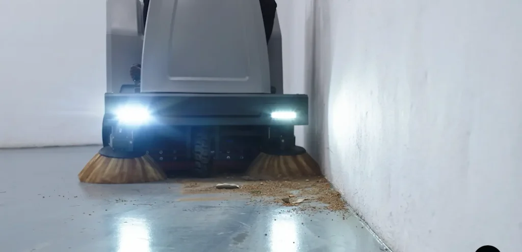 Detalle de barredora industrial bhior BS1400