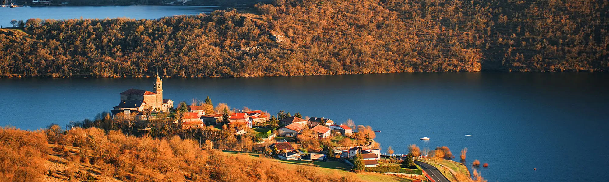 Paisaje de lago en provincia de Álava.