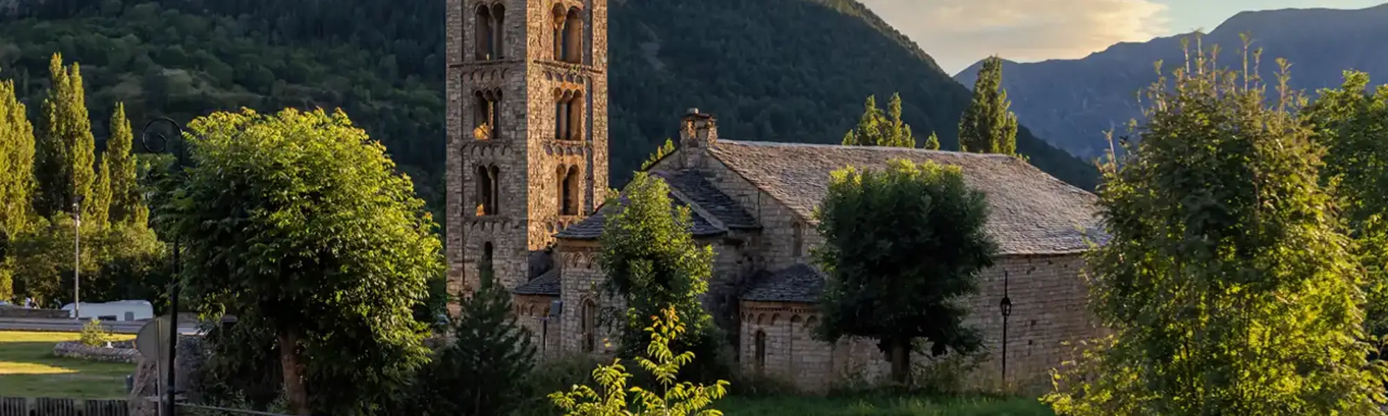Paisaje de iglesia en la provincia de lleida.