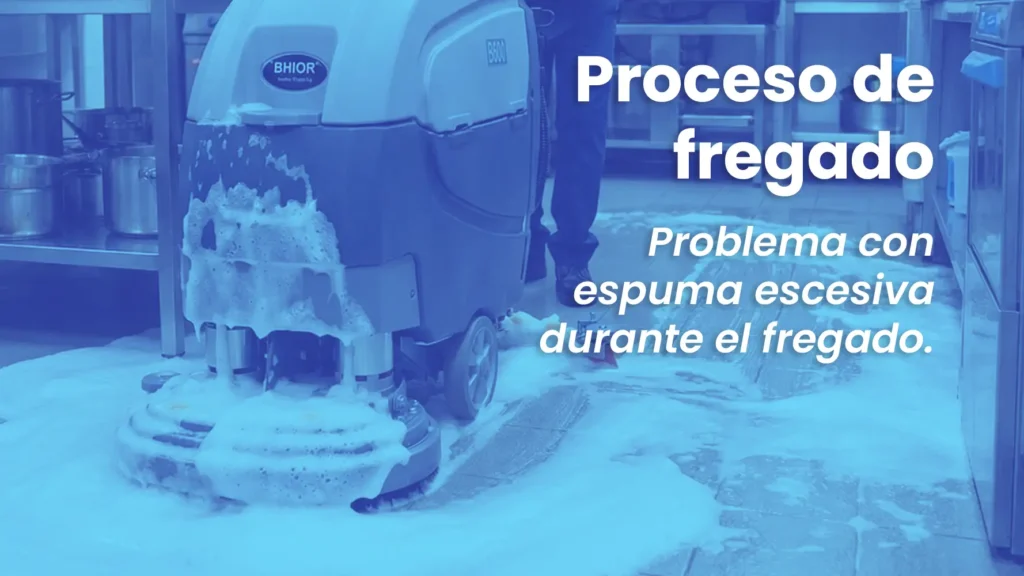 Espuma excesiva en limpieza mecanizada durante el fregado industrial