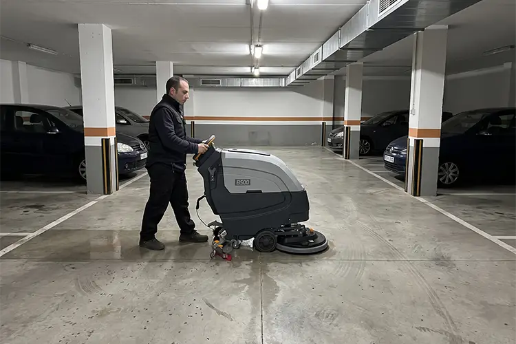 Máquinas para limpiar garajes. La bhior B500, ideal para esta tarea.