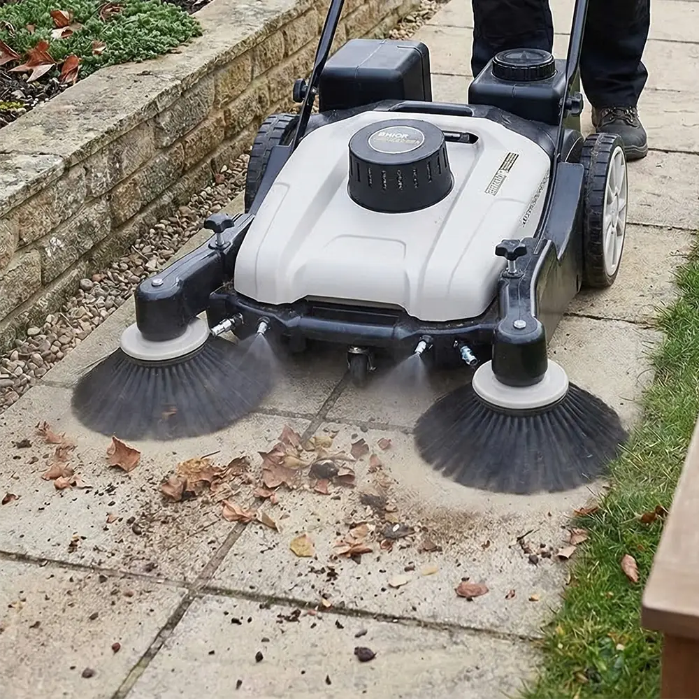 Barredora manual BHIOR BS980W con sistema de pulverización de agua