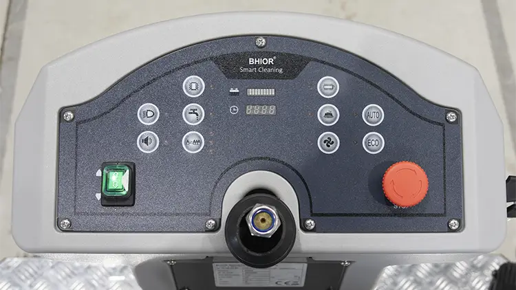 Panel de mandos de la barredora BHIOR BS1500 con funciones AUTO y ECO